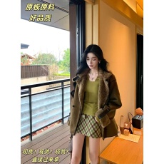 批发麂皮绒皮毛一体圣诞外套女+打底+半<b class='q'>裙</b>，