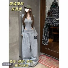 批发灰色加绒连体纽扣<b class='q'>T</b><b class='q'>恤</b>+翻边抽绳休闲卫裤女两件