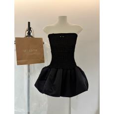 批发黑色蓬蓬连衣裙打揽拼接叠穿时髦抹胸裙女2026<b class='q'>春</b>新款