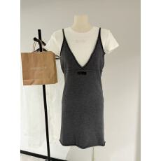 批发富家千金穿搭徽标贴饰针织吊带连衣裙女修身<b class='q'>包臀</b><b class='q'>短裙</b>子