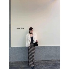 批发套装女2026新款<b class='q'>冬</b>装纯欲抹胸内搭毛茸茸宽松外套显瘦条纹半身裙