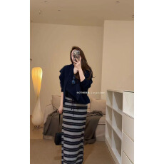 韩系秋冬新款时尚百搭小众长袖上衣两件套高腰条纹半身裙女套装