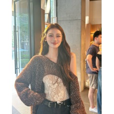 批发2025冬季超火一整套重要场合漂亮高级感棕色<b class='q'>针织</b>衫内搭两件套装女