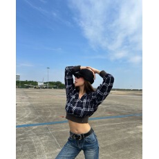 批发2026春季时尚撞色收腰短款长袖上衣拼接天丝提花格纹宽松<b class='q'>衬衫</b><b class='q'>女</b>