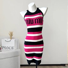 批发实拍有货2026春夏新款无袖包臀<b class='q'>短裙</b>挂脖<b class='q'>条纹</b>字母针织裙高端连衣裙