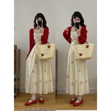 批发实拍大码<b class='q'>田园</b>杏色法式刺绣碎花<b class='q'>连衣裙</b>女春夏收腰长款吊带裙+开衫