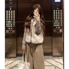 批发日系羊羔毛叠穿<b class='q'>马甲</b>女冬季新款穿搭背心<b class='q'>外套</b>巨好看的外穿坎肩上衣