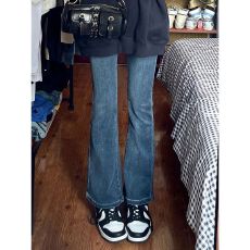 批发韩系2026开春爆款复古微喇牛仔高腰直筒版型专为梨形身材修身<b class='q'>女裤</b>