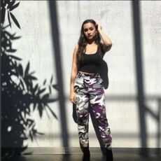 批发得物高品质2026秋大码紫迷彩束脚工装长裤女高腰多口袋百搭<b class='q'>休闲裤</b>