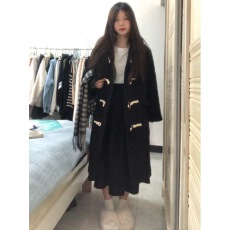 批发己出货。牛角扣毛呢外套女新款赫本风呢子大衣潮