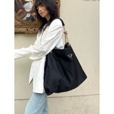 批发高级感轻奢尼龙布托特包夏季新款<b class='q'>复古</b>洋气通勤包女士水桶单肩包潮