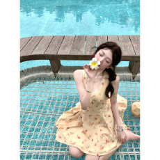 批发Q女家 3/23 花颂蜜糖/春日少女系带蕾丝花边黄色碎花伞摆<b class='q'>连衣裙</b>