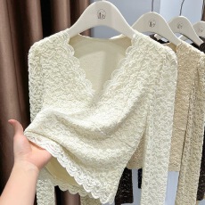 批发深咖色超好看蕾丝v领打底衫女2025<b class='q'>新款</b>提花内搭气质加绒修身上衣