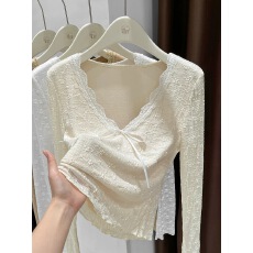 批发独特绝美蝴蝶结v领蕾丝加绒打底衫秋冬短款内搭低领显身材<b class='q'>小衫</b>女