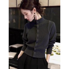 批发法式轻熟风<b class='q'>高领</b>羊绒衫女秋冬长袖排扣收腰高端气质百搭<b class='q'>毛衣</b>小外套