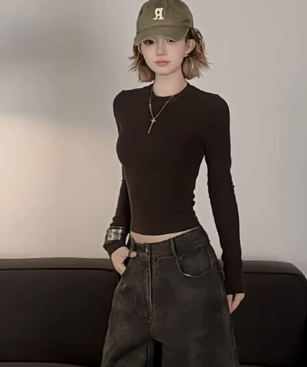 아메리칸 핫걸 바람 라운드 넥 긴팔 티셔츠 여성 가을 겨울 새로운 몸매 가꾸기 쇼트 스타일 털이 있는 기본 셔츠 고급 센스 맨위