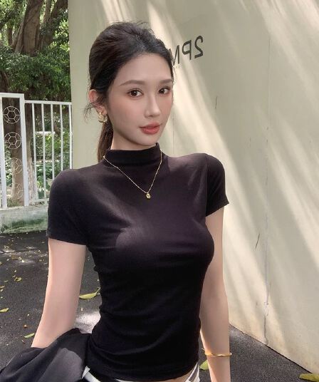 검정색 반하이넥 티셔츠 반팔 여성 2026 여름 새로운 모달 타이트 맨위 긍정적 인 어깨 기본 셔츠 인사이드 가져 가라.