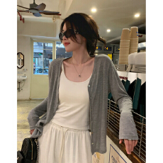 批发曾小咸  百搭宽松显瘦防晒<b class='q'>开衫</b><b class='q'>女</b>2026夏新品休闲通勤V领薄款上衣