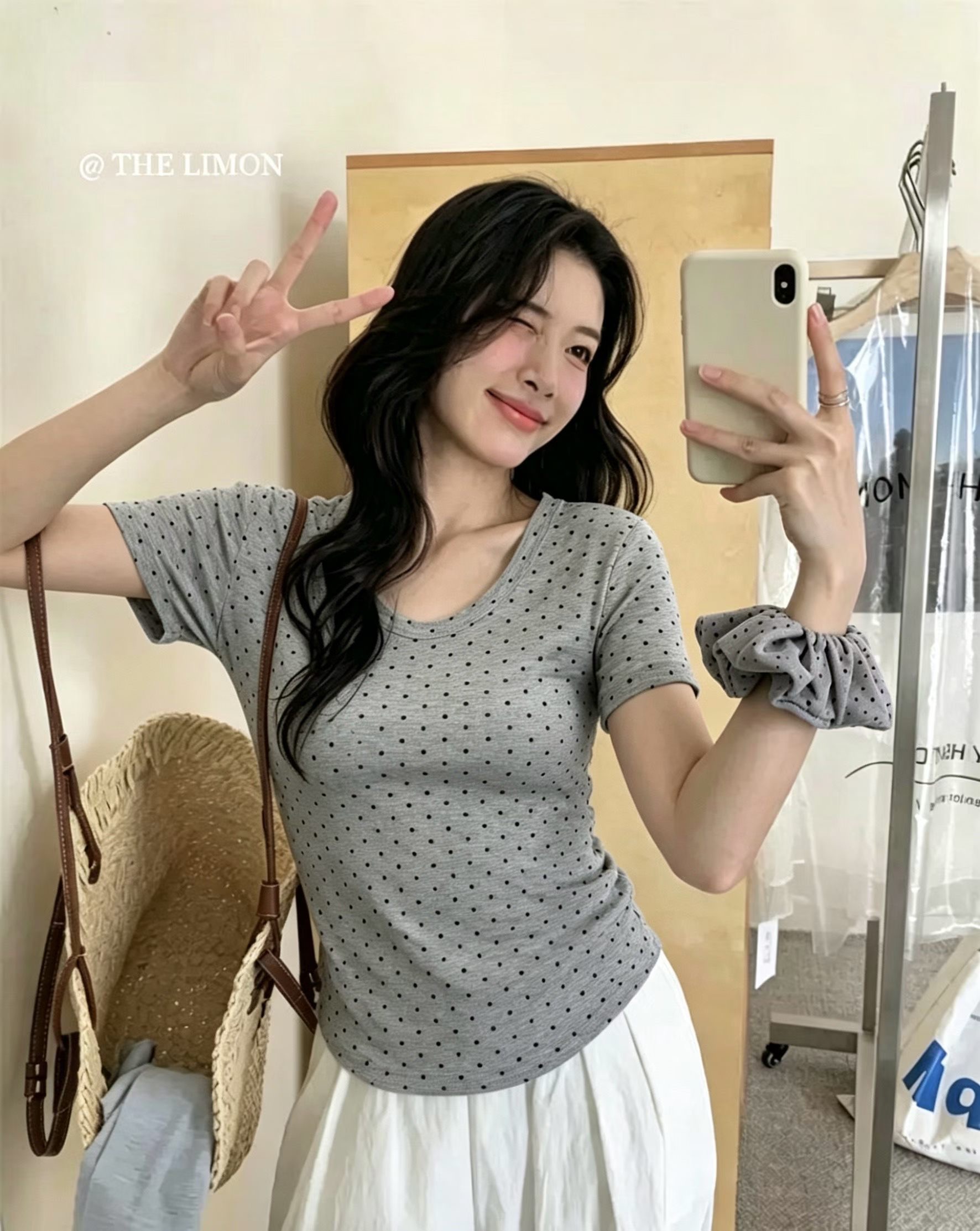 배당 서클 2026 새로운 한국 스타일 패션 u 칼라 도트 무늬 프린트 몸매 가꾸기 다용도 연령 감소 반팔 티셔츠 여성