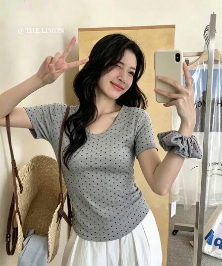 배당 서클 2026 새로운 한국 스타일 패션 u 칼라 도트 무늬 프린트 몸매 가꾸기 다용도 연령 감소 반팔 티셔츠 여성