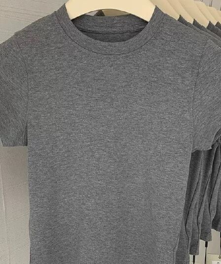 선전 남쪽 기름 여성 의류 고급 광저우 열세 개 유럽 상품 2026 새로운 맨위 작은 키 긍정적 인 어깨 반팔 티셔츠