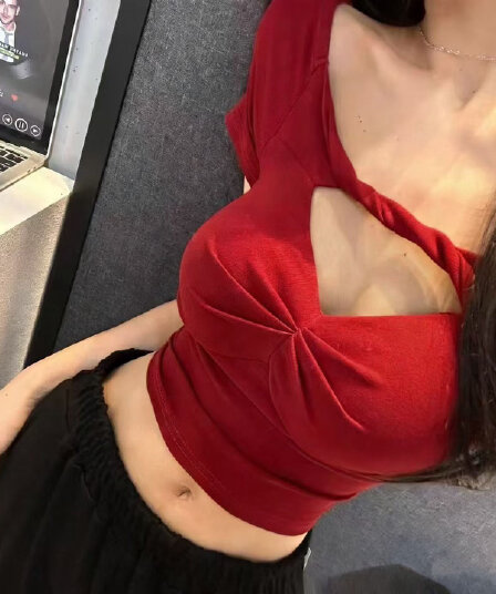 한국 동대문 여름 새로운 몸매 가꾸기 다용도 핫걸 비스듬한 어깨 홀로우 아웃 티셔츠 여성 짧은 허리 수축 타이트 맨위