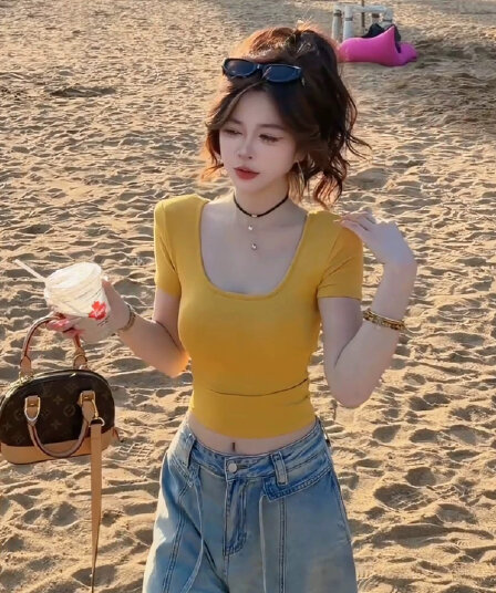 순수한 욕망 섹시함 u 칼라 반팔 티셔츠 여성 여름 2026 새로운 패션 다용도 핫걸 바람 작은 키 쇼트 스타일 맨위