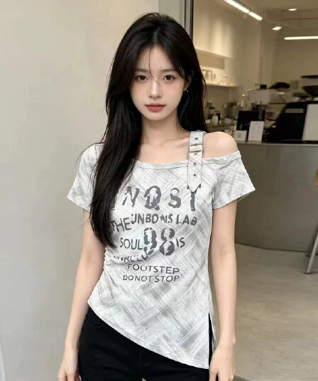 열세 개 아메리칸 핫걸 디자인 센스 알파벳 프린트 반팔 티셔츠 여성 여름 비스듬한 칼라 오프숄더 몸매 가꾸기 쇼트 스타일 맨위
