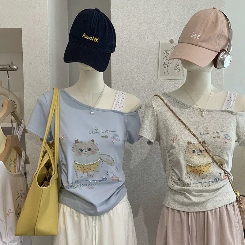 kekezoon 만화 고양이 프린트 비스듬한 칼라 오프숄더 반팔 몸매 가꾸기 슬림해 보이는 티셔츠 여름 패션 맨위