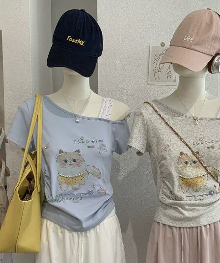 kekezoon 만화 고양이 프린트 비스듬한 칼라 오프숄더 반팔 몸매 가꾸기 슬림해 보이는 티셔츠 여름 패션 맨위