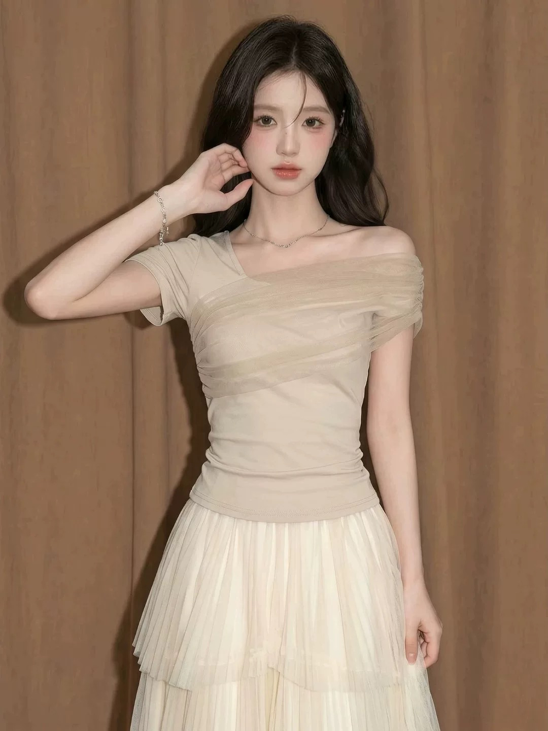 카키 색 비스듬한 어깨 망사 맨위 여성 여름 프랑스식 고유 한 아름다운 몸매 가꾸기 광저우 열세 개 오프숄더 반팔 티셔츠