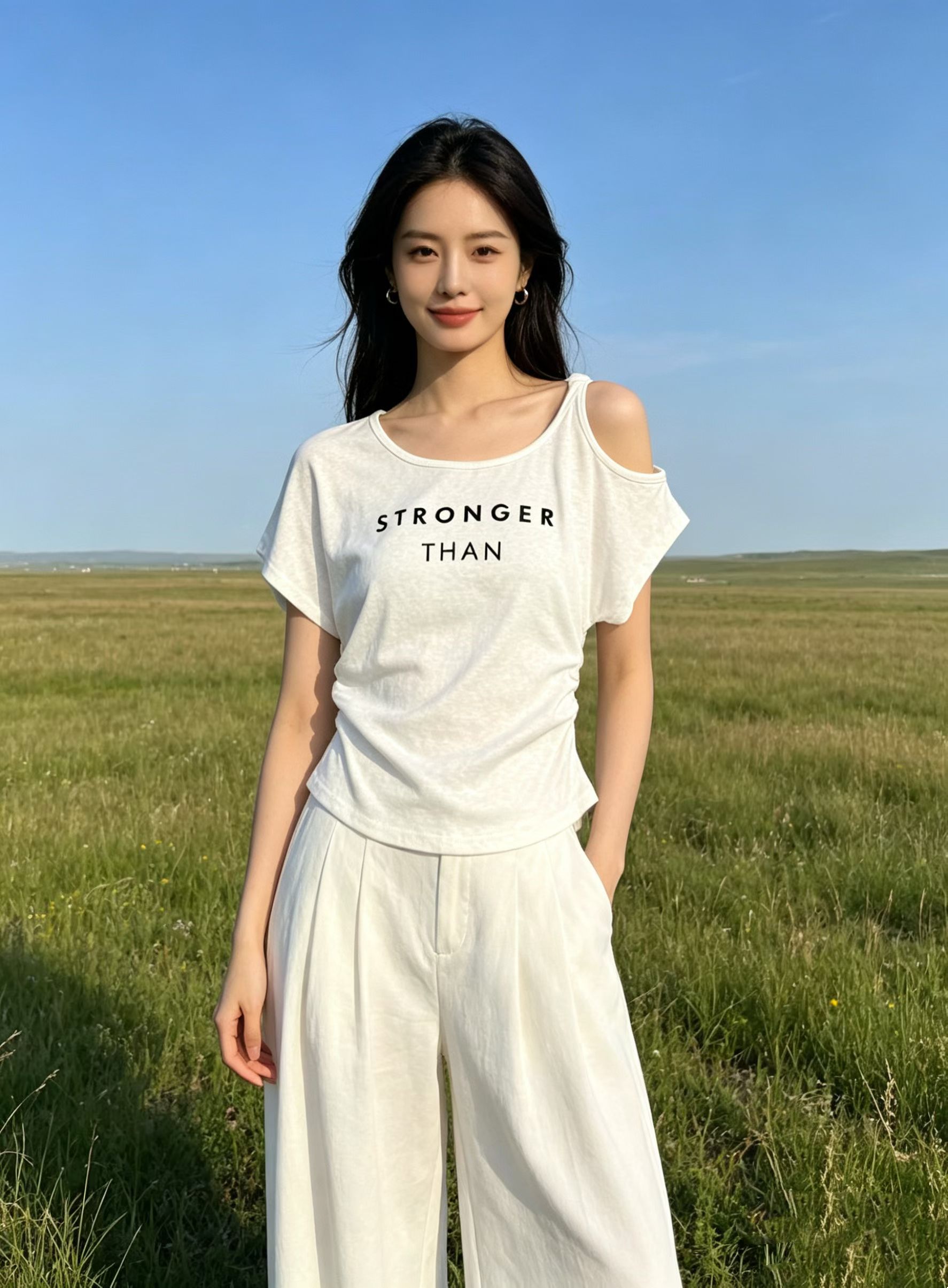 디자인 센스 홀로우 아웃 오프숄더 긍정적 인 어깨 반팔 티셔츠 여성 2026 여름 새로운 고유 한 작은 셔츠 튀김 거리 의류