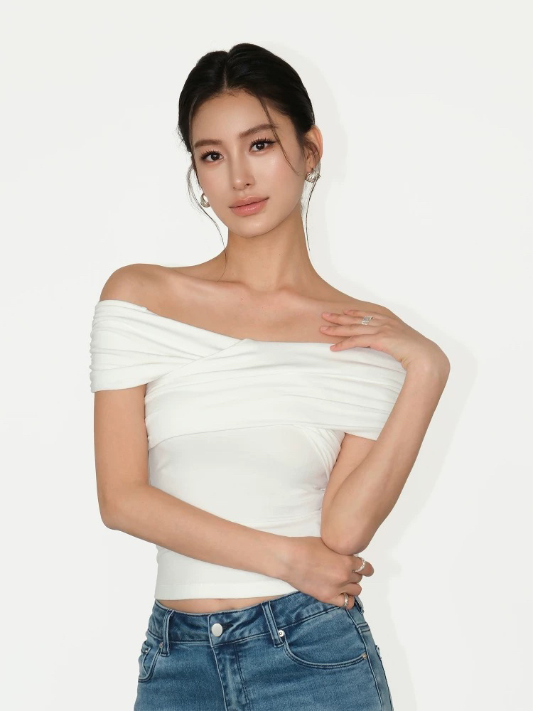 십자가 오프숄더 반팔 2026 여름 티셔츠 여성 몸매 가꾸기 쇼트 스타일 품격 디자인 센스 작은 대중 고유 한 만나는 맨위