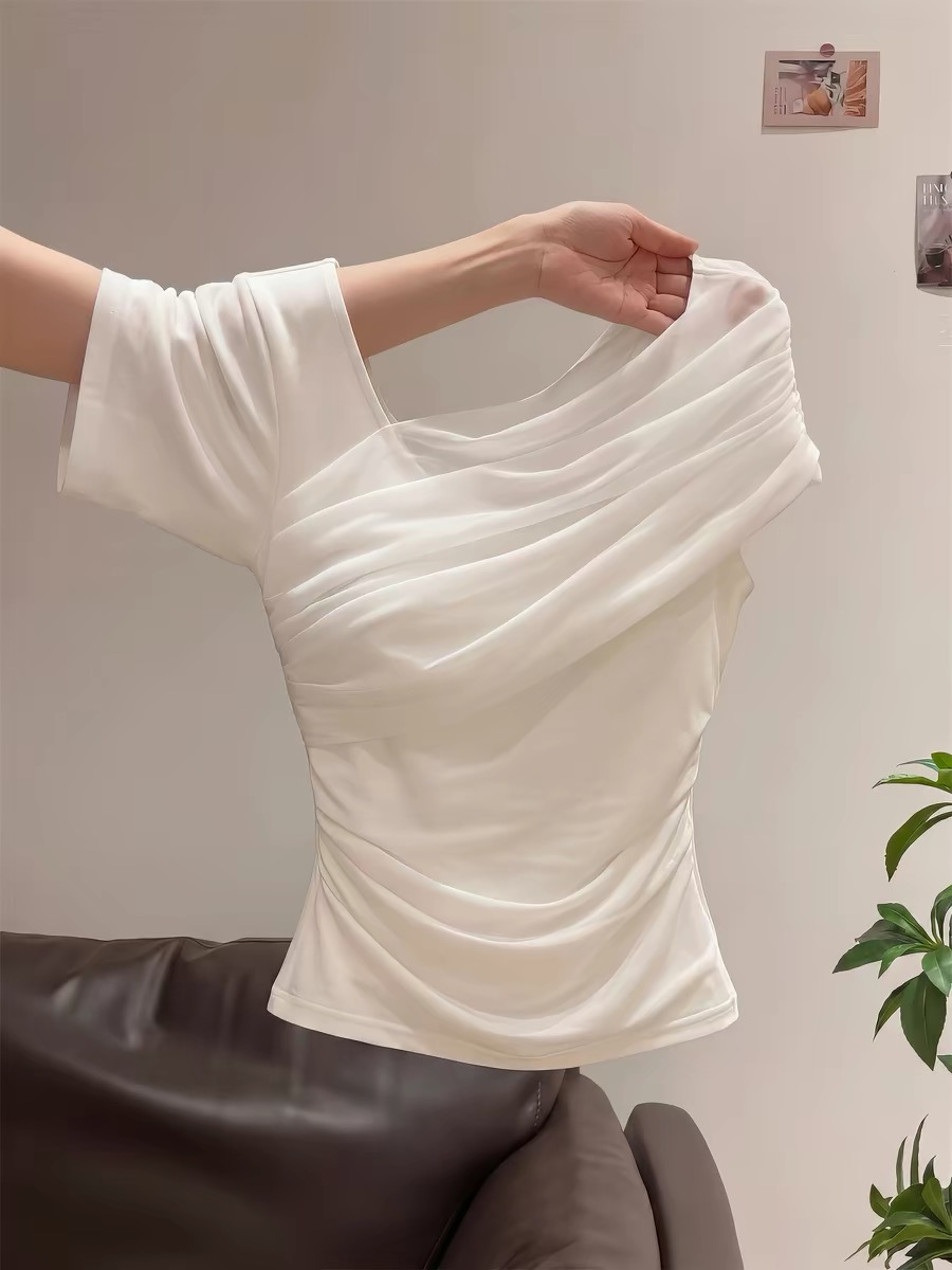 화이트 자이언트 잘 생긴 비스듬한 어깨 망사 패치워크 반팔 티셔츠 여성 여름 작은 대중 불규칙 주름 허리 수축 슬림해 보이는 맨위