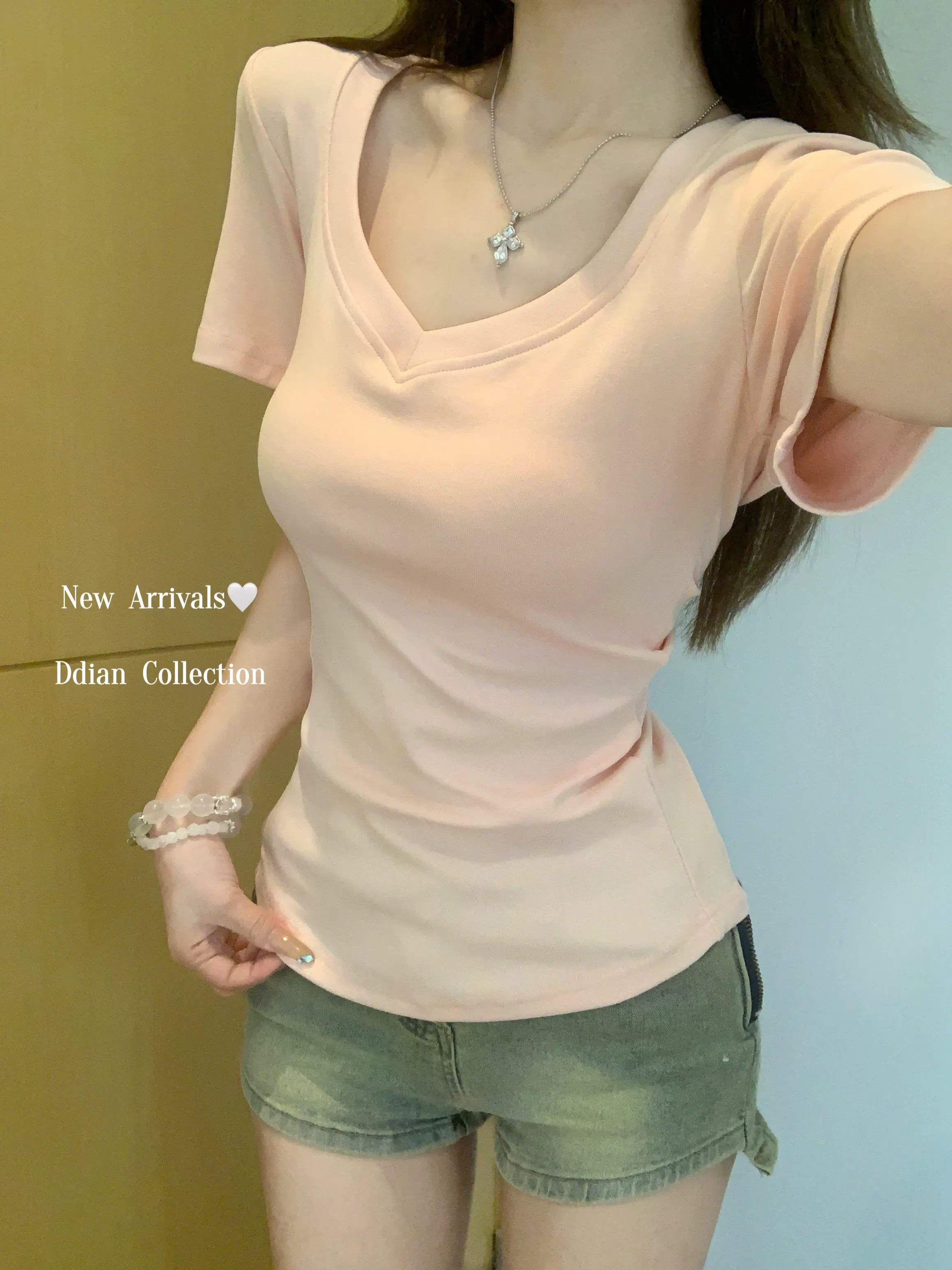 miu 부서 꿀 핑크색 대 네클라인 반팔 티셔츠 여성 봄 여름 순수한 욕망 bm 바람 슬림해 보이는 인사이드 가져 가라. V넥 긍정적 인 어깨 의류