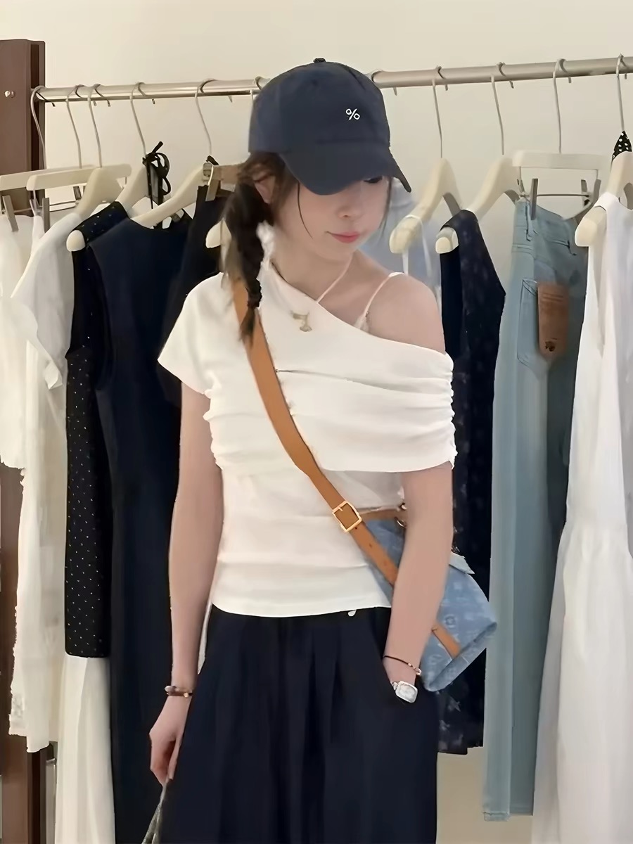 핫걸 바람 비스듬한 칼라 오프숄더 반팔 티셔츠 여성 여름 새로운 순수한 욕망 몸매 가꾸기 슬림해 보이는 디자인 센스 화이트 맨위 서비스