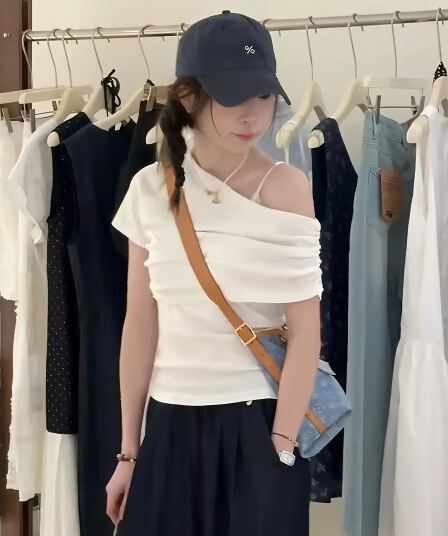 핫걸 바람 비스듬한 칼라 오프숄더 반팔 티셔츠 여성 여름 새로운 순수한 욕망 몸매 가꾸기 슬림해 보이는 디자인 센스 화이트 맨위 서비스