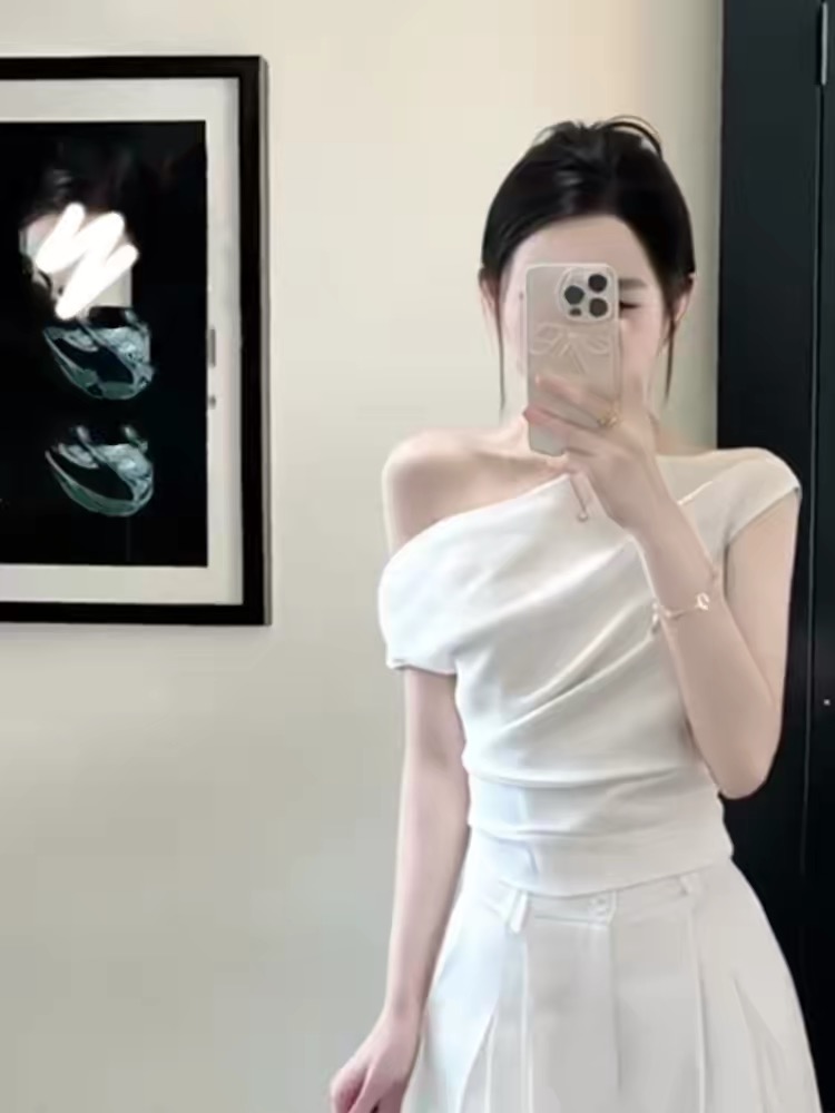 프랑스식 불규칙 디자인 센스 비스듬한 어깨 반팔 티셔츠 여성 여름 슈퍼 잘 생긴 고유 한 아름다운 몸매 가꾸기 오프숄더 맨위