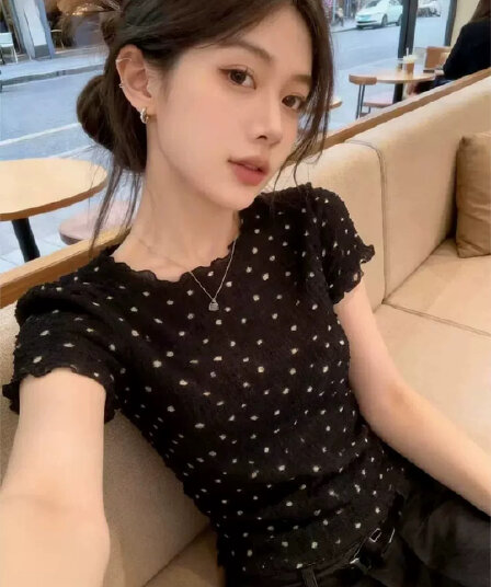 여름 패션 레트로 작은 대중 몸매 가꾸기 핫걸 도트 무늬 반팔 티셔츠 여성 고유 한 Chic 슬림해 보이는 디자인 센스 맨위
