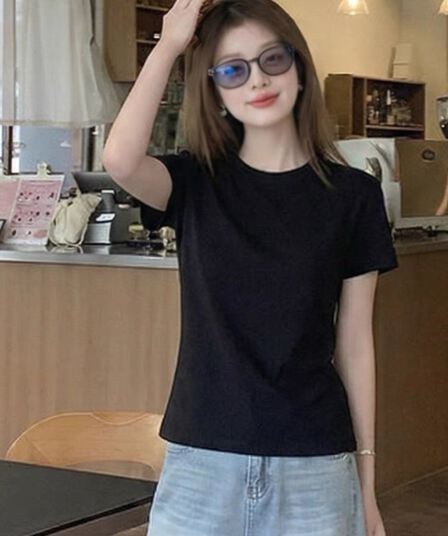 검정색 긍정적 인 어깨 라운드 넥 미니멀리즘 반팔 티셔츠 여성 고급 센스 단색 여름 새로운 캐주얼 다용도 루즈핏 맨위