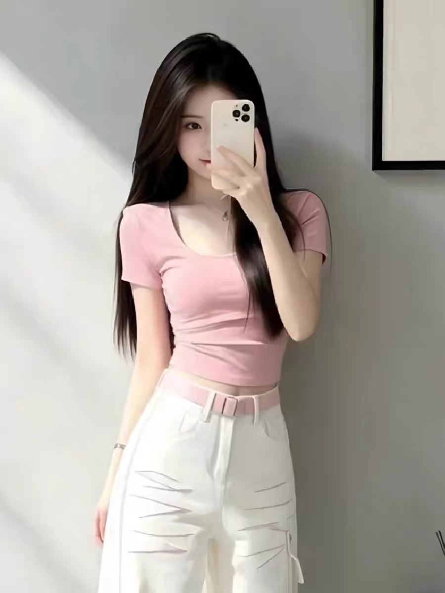 한 부서 달콤한 핫걸 핑크색 광장 칼라 반팔 티셔츠 여성 2026 년 여름 몸매 가꾸기 슬림해 보이는 이슬 쇄골 쇼트 스타일 맨위