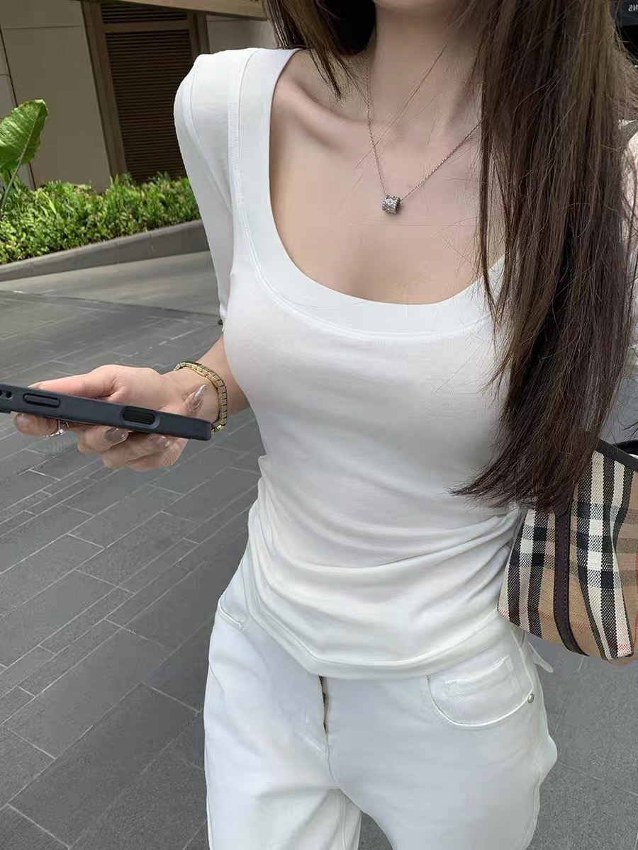 순수한 욕망 화이트 긍정적 인 어깨 u 칼라 반팔 티셔츠 여성 여름 2026 새로운 몸매 가꾸기 슬림해 보이는 만나는 인사이드 가져 가라. 핫걸 맨위