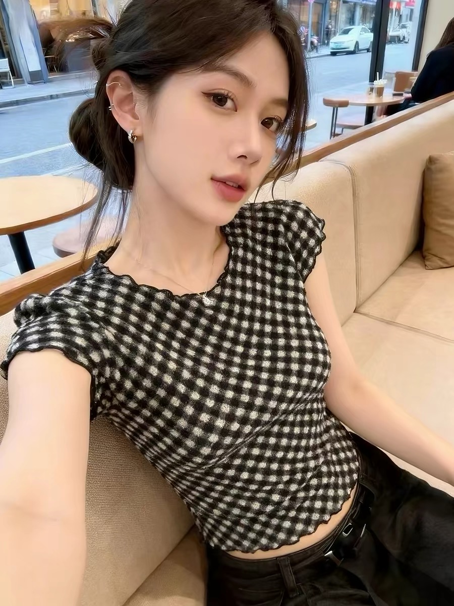 여름 아메리칸 레트로 핫걸 쇼트 스타일 반팔 티셔츠 여성 고유 한 Chic 디자인 센스 작은 대중 몸매 가꾸기 슬림해 보이는 맨위