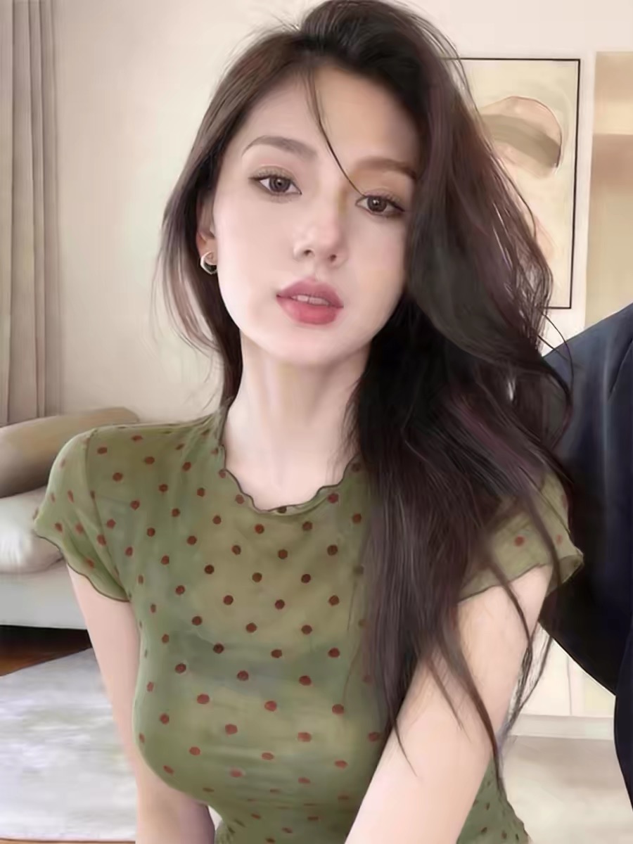 아름다운 자이언트 잘 생긴 도트 무늬 녹색 반팔 티셔츠 여성 초기 여름 연령 감소 외국 가스 몸매 가꾸기 수 있습니다. 외출용 쇼트 스타일 맨위