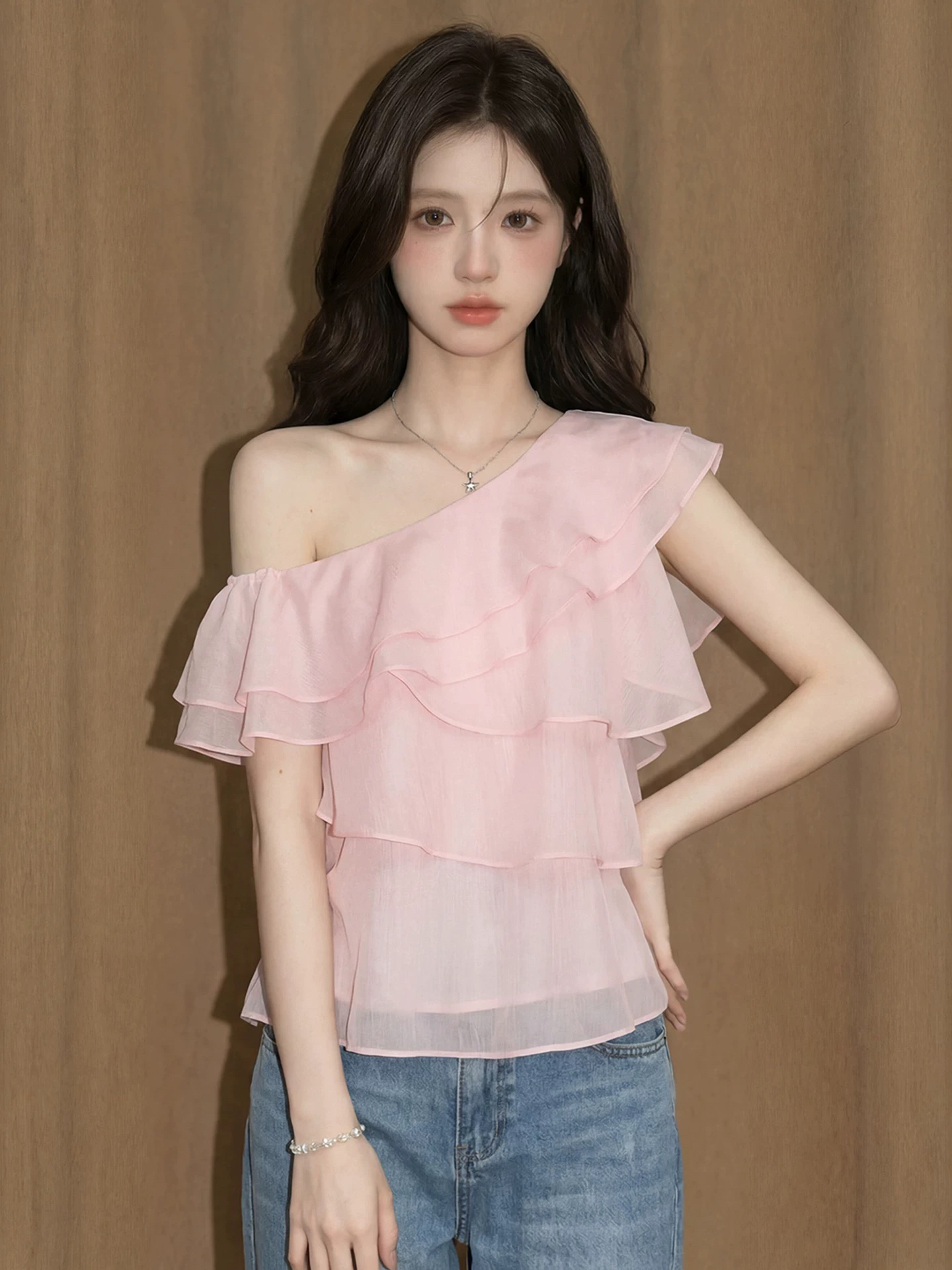 핑크색 비스듬한 어깨 불규칙 캐미솔 여름 도파민 태국 사람 스타일 고유 한 아름다운 해변가 외출용 케이크 맨위