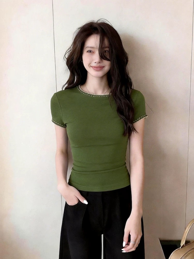 자이언트 잘 생긴 녹색 반팔 티셔츠 여성 2026 새로운 여름 몸매 가꾸기 패션 다용도 품격 긍정적 인 어깨 의류 인사이드 가져 가라.
