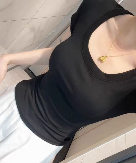 순수한 욕망 섹시함 u 칼라 긍정적 인 어깨 반팔 티셔츠 여성 여름 드레스 2026 새로운 몸매 가꾸기 슬림해 보이는 패션 쇼트 스타일 맨위