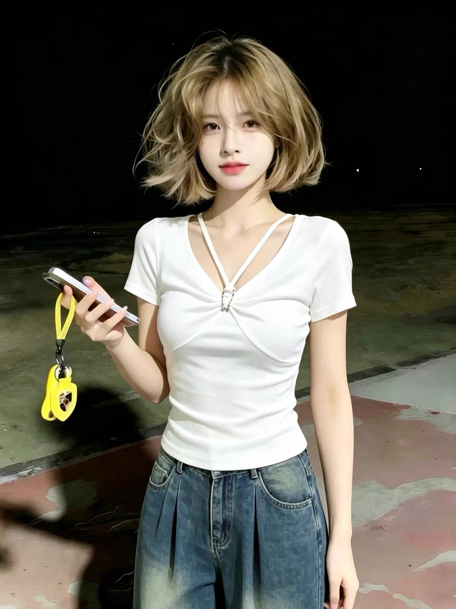 작은 심장 기계 홀로우 아웃 V넥 비틀림 반팔 티셔츠 여성 2026 여름 새로운 달콤한 핫걸 몸매 가꾸기 슬림해 보이는 화이트 맨위
