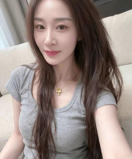 회색 낮은 네크라인 반팔 티셔츠 여성 여름 몸매 가꾸기 외국 가스 미니멀리즘 세련된 튀김 거리 고유 한 아름다운 꼬집기 허리 위로 의류