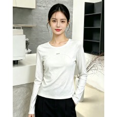 批发法式简约设计感小众白色t恤打底内搭<b class='q'>针织衫</b>女早秋叠穿修身上衣薄
